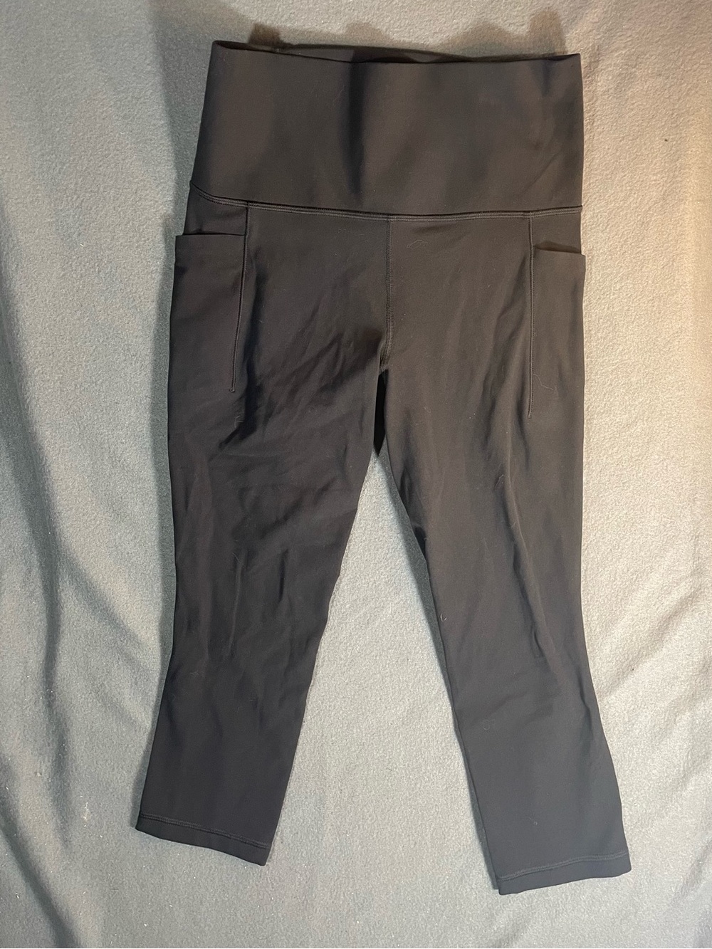 Athleta Black Salutation Stash Pocket II Capri